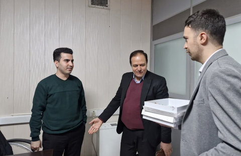 کرج | گزارش تصویری | مدیر بهزیستی کرج میلاد حضرت علی (ع) را به همکاران تبریک گفت