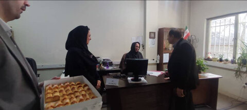 کرج | گزارش تصویری | مدیر بهزیستی کرج میلاد حضرت علی (ع) را به همکاران تبریک گفت