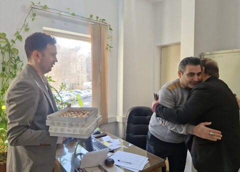 کرج | گزارش تصویری | مدیر بهزیستی کرج میلاد حضرت علی (ع) را به همکاران تبریک گفت