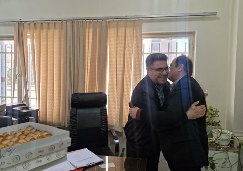 کرج | گزارش تصویری | مدیر بهزیستی کرج میلاد حضرت علی (ع) را به همکاران تبریک گفت