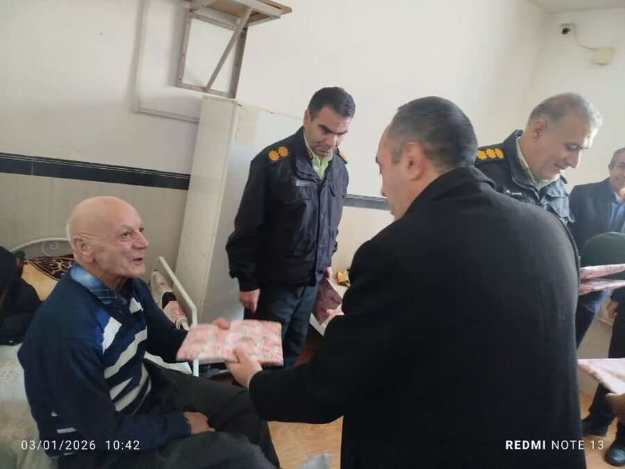 حضور مسئولان شهرستان آذرشهر در مؤسسه سالمندان 