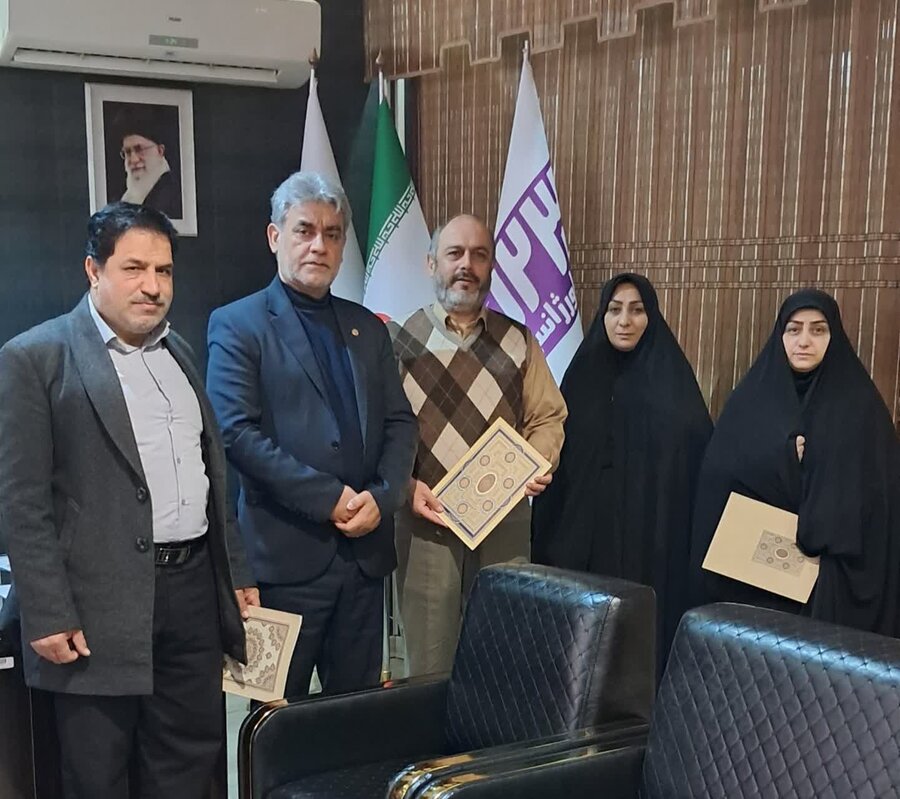 همزمان با روز گزینش از گزینشگران بهزیستی قم تجلیل شد