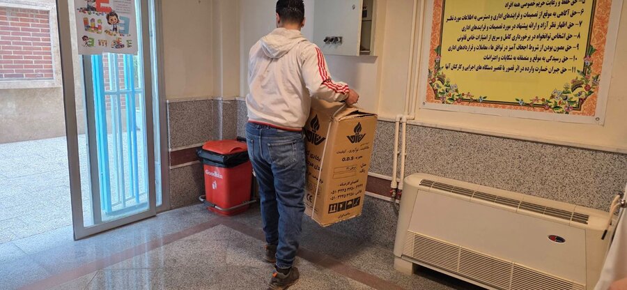 شهر قدس | اهدا دو دستگاه بخاری میان مددجویان بهزیستی شهرستان