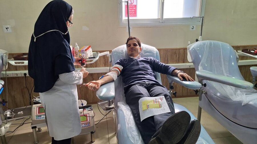 اهدای خون مدیرکل و کارکنان بهزیستی گیلان