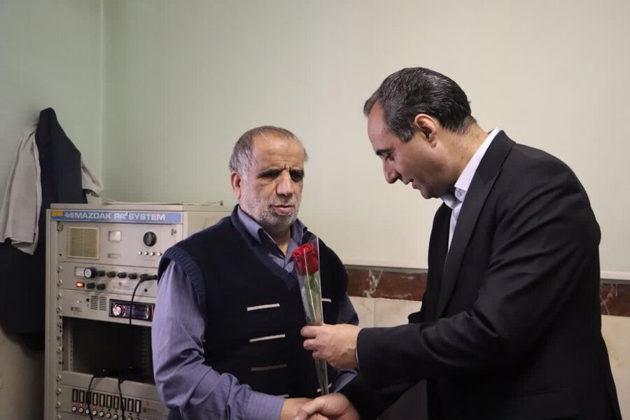 تقدیر مدیرکل بهزیستی استان یزد از همکاران مرد به مناسبت ولادت امام علی (ع) و روز مرد