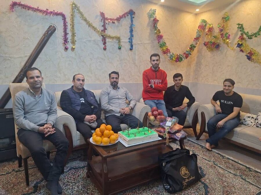 قدردانی فرزندان مؤسسه کیمیای مهر از مربیان مرد در آستانه میلاد حضرت علی(ع)