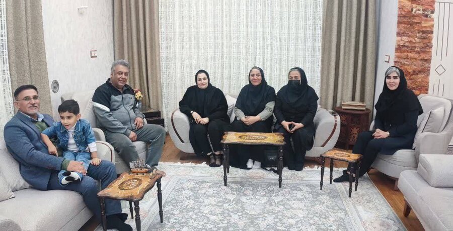 فیروزآباد |عیادت از رئیس هیأت امنای مراکز شبه‌خانواده فیروزآباد در حاشیه برنامه‌ی روز پدر