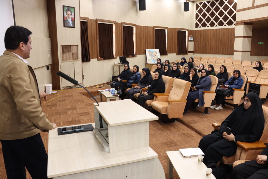 برگزاری نشست بازبینی و آموزش تسهیلگران شغلی استان خوزستان