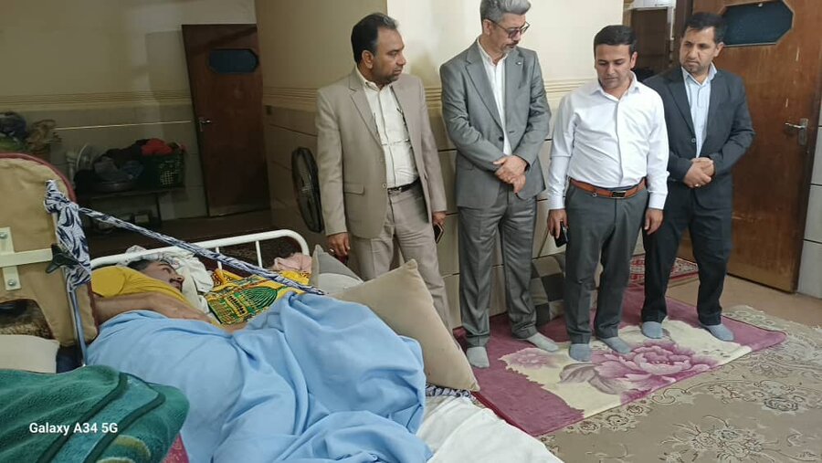 بازدید مسئولان بهزیستی هرمزگان از خانواده دو عضو معلول در حاجی‌آباد و پیگیری حمایت‌ها