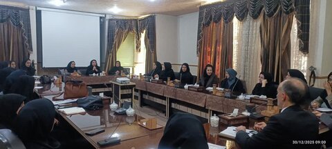 «هم‌اندیشی با مددکاران مراکز مثبت زندگی شهرستان یزد برای بهبود خدمات به جامعه »