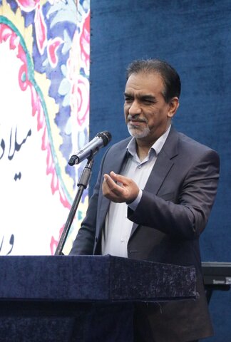 مددکار بازیگر آزاد زندگی اجتماعی در جوامع امروز است