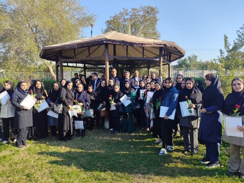 تجلیل از مددکاران مراکز مثبت زندگی  بهزیستی اهواز به مناسبت روز مددکار