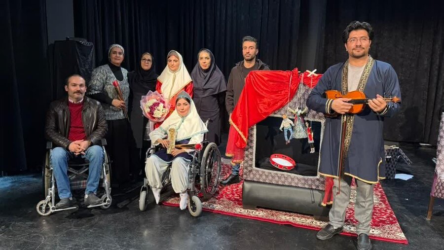 درخشش نمایش دختران اندرونی از اسکو در جشنواره تئاتر منطقه‌ای طلوع