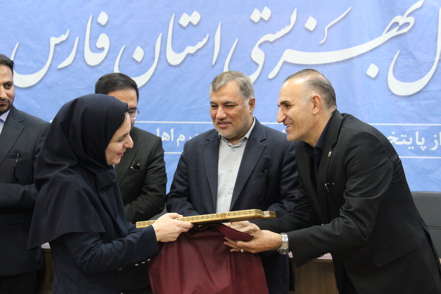 مددکاران برتر بهزیستی و کمیته امداد امام خمینی (ره) فارس تجلیل شدند