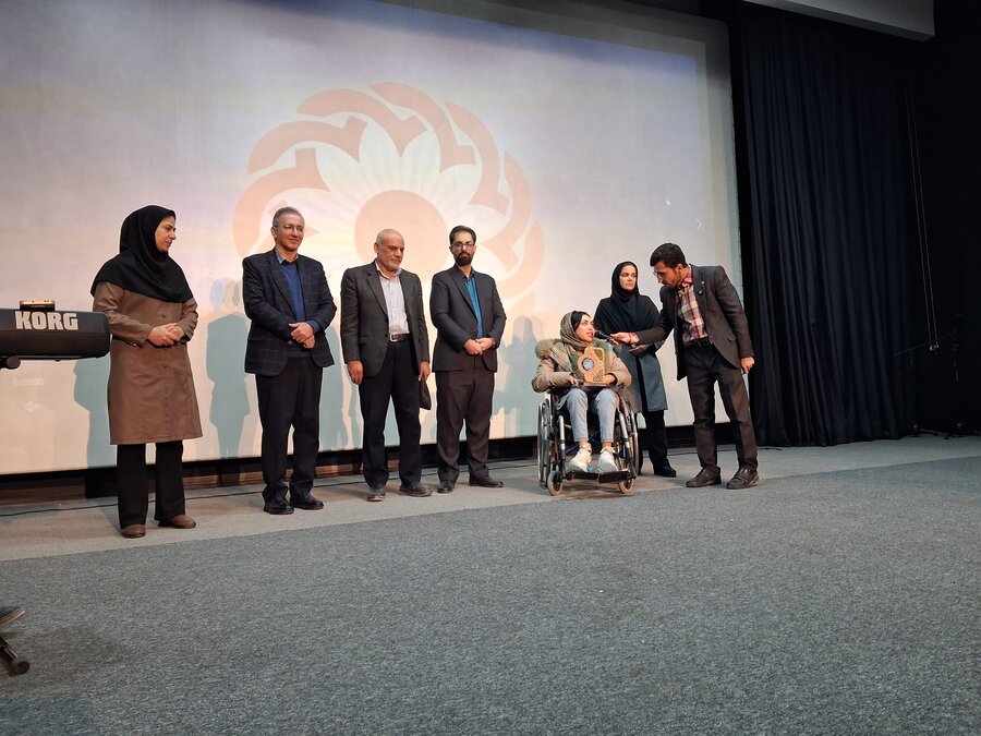 برخوار| تجلیل از مددکاران نمونه و معلولین برتر شهرستان