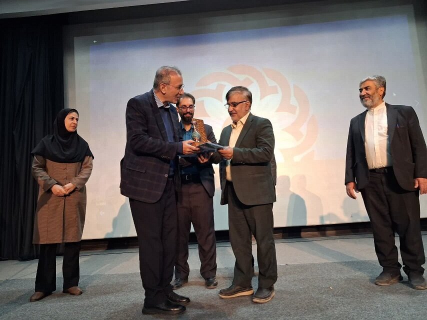 برخوار| تجلیل از مددکاران نمونه و معلولین برتر شهرستان