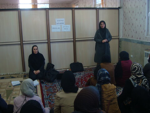 کارگاه مهارت‌های زندگی برای زنان سرپرست خانوار در ملایر برگزار شد