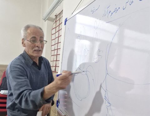 آموزش نقاشی ویژه سالمندان شهر همدان