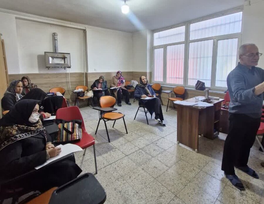 آموزش نقاشی ویژه سالمندان شهر همدان