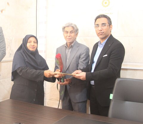 بندرعباس | تقدیر از مددکاران مراکز مثبت زندگی