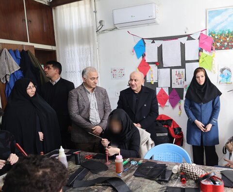 بازدید استاندار مازندران از مرکز روزانه توانبخشی، آموزشی، پیش مهارتی و پیش حرفه ای بالای ۱۴ سال "دستینه" ساری