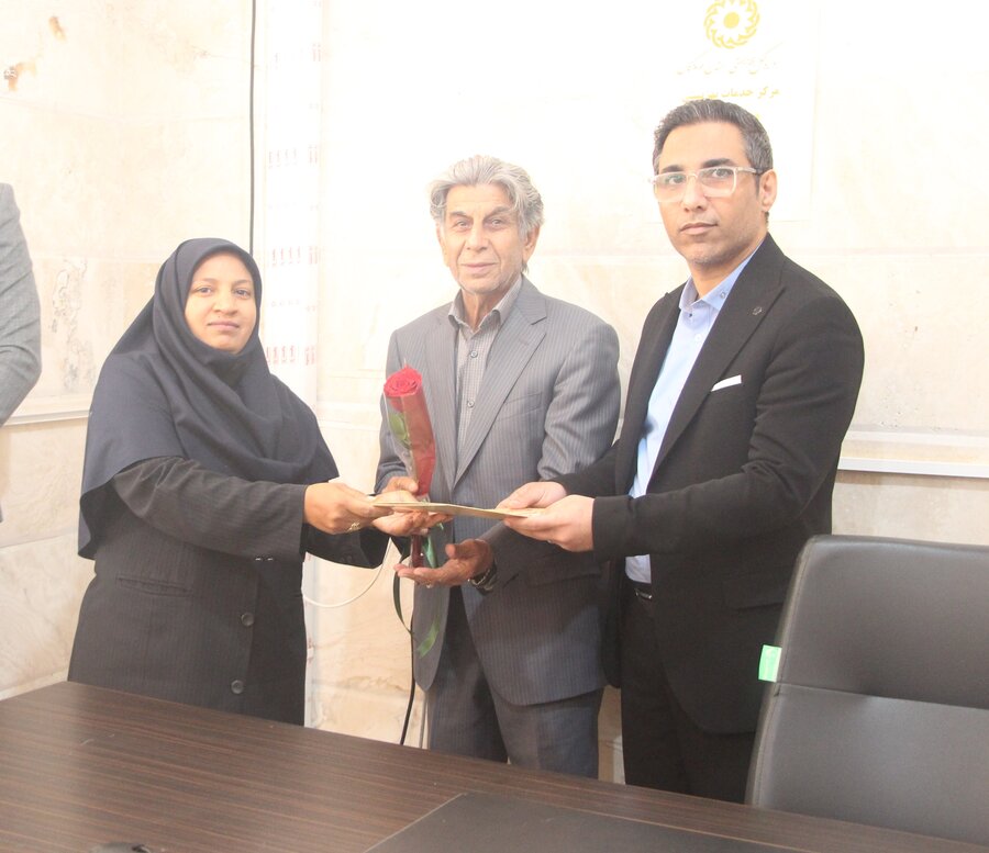 بندرعباس | تقدیر از مددکاران مراکز مثبت زندگی 