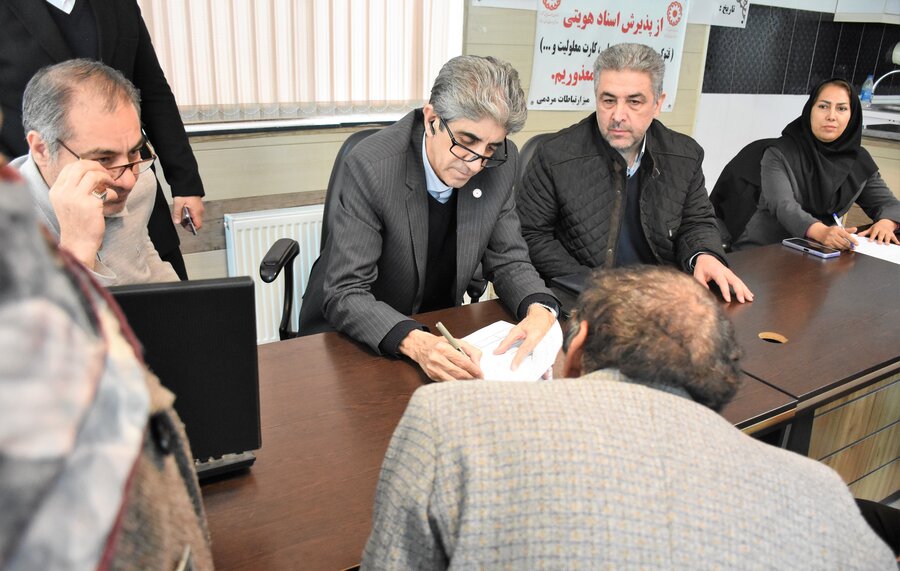 میز ارتباطات مردمی