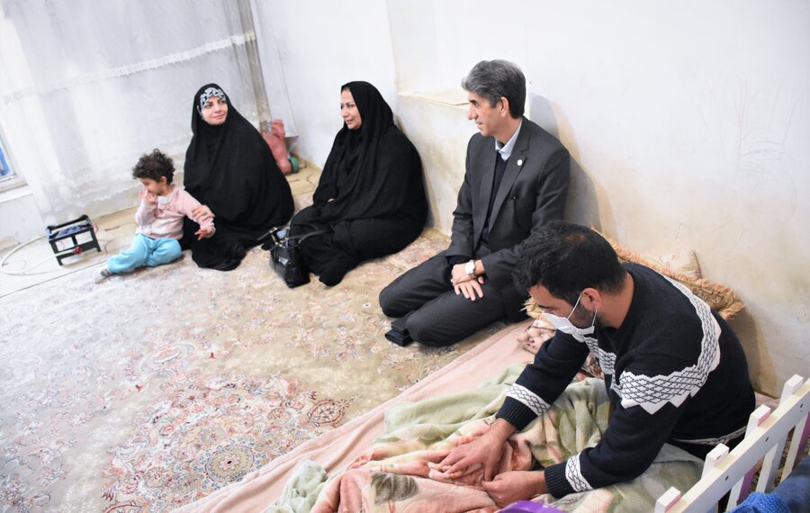 بازدید مدیرکل بهزیستی از منزل مددجویان