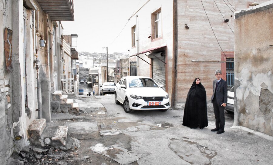 بازدید مدیرکل بهزیستی از منزل مددجویان