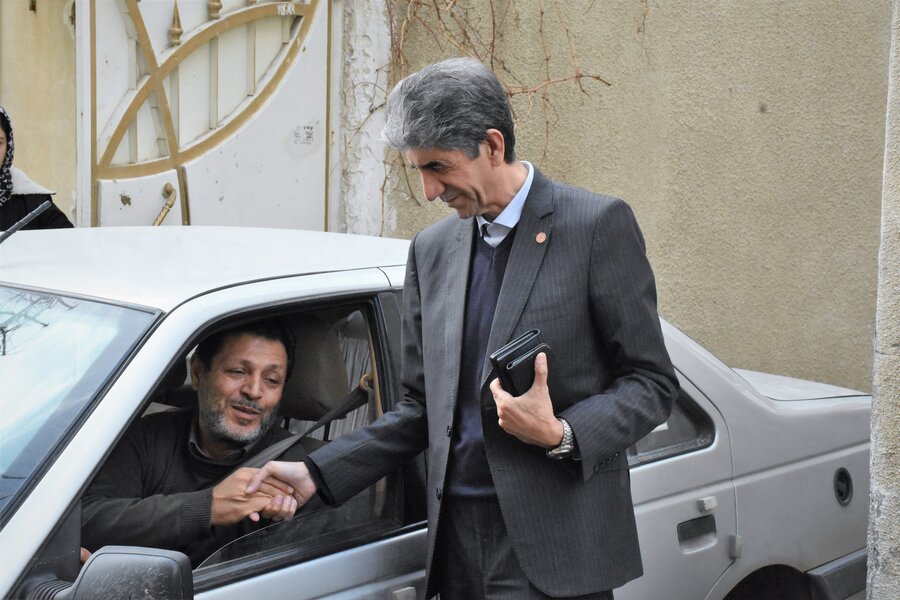 بازدید مدیرکل بهزیستی از منزل مددجویان