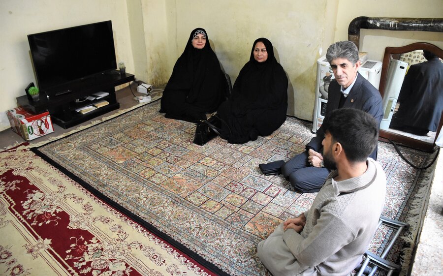 بازدید مدیرکل بهزیستی از منزل مددجویان