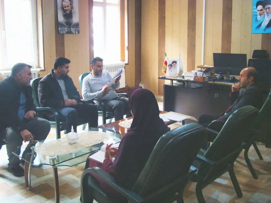 نشست هم‌افزایی «سلام محله» در بهزیستی ملایر با تأکید بر نقش خیرین