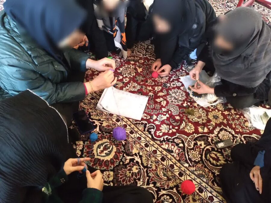 توانمندسازی مددجویان بهزیستی تویسرکان با احیای صنایعدستی بومی در روستای کهنوش