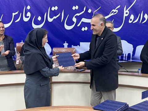 گزارش تصویری|تقدیر  سرپرست بهزیستی فارس از همکاران