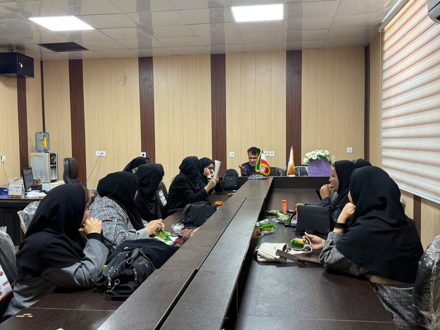 لامرد/جلسه هم‌اندیشی پویش «سلام محله» با حضور کارشناسان حوزه‌های تخصصی و مددکاران مراکز مثبت برگزار شد