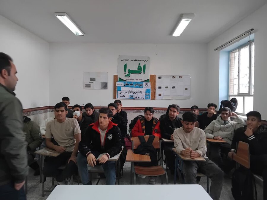 دوره‌های آموزشی مهارت‌های زندگی در رزن برگزار شد