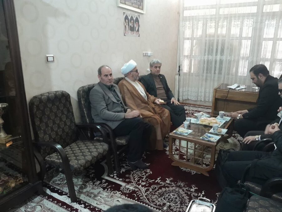 بازدید مدیرکل بهزیستی قم از کانون نابیایان جلوه امید قم