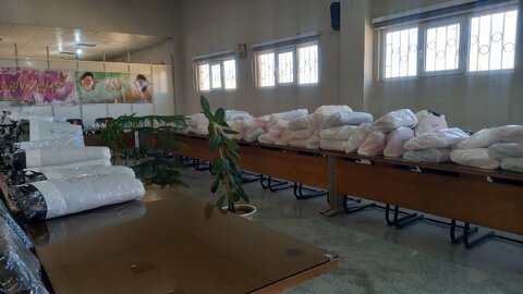 فیروزکوه | توزیع پوشاک زمستانی به مدد جویان تحت پوشش