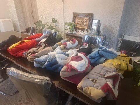 گزارش تصویری| توزیع لباس گرم میان خانواده‌های نیازمند در اسکو