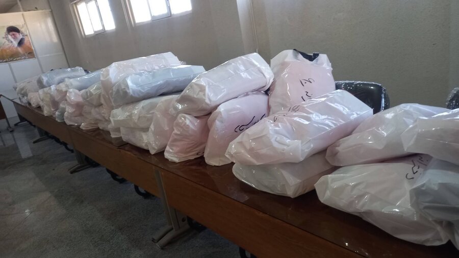 فیروزکوه | توزیع پوشاک زمستانی به مدد جویان تحت پوشش