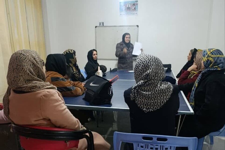 برگزاری کارگاه آموزشی حرفه آموزی صنایع دستی برای زنان سرپرست خانوار در بهزیستی شهرستان میاندوآب