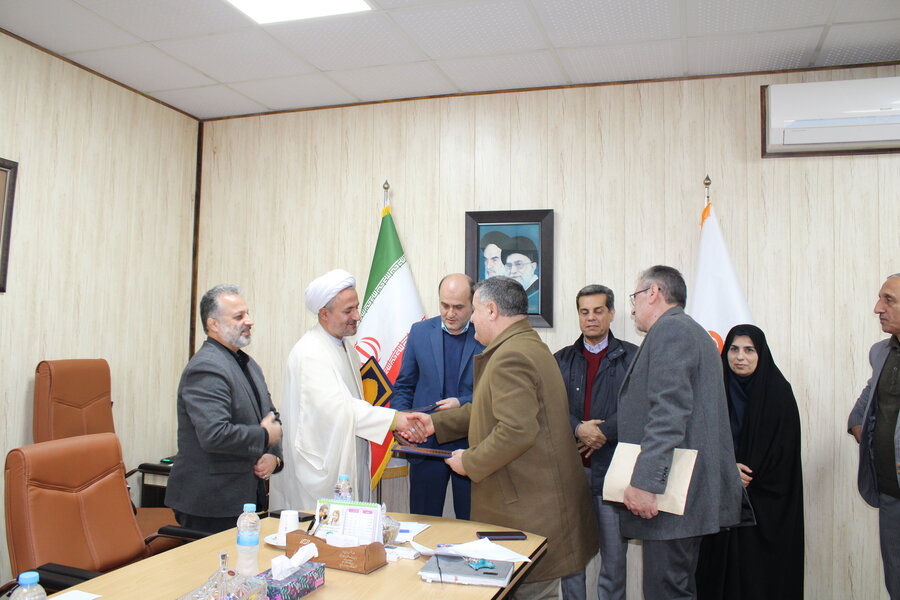 تجلیل مدیرکل بهزیستی گیلان از کارکنان جانباز بهزیستی گیلان