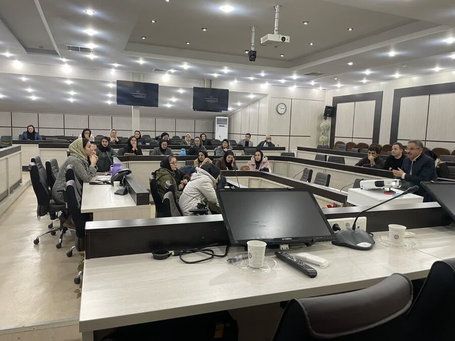 دومین نشست پیشگیری از آسیب‌های نوجوانی در بهزیستی سنندج برگزار شد
