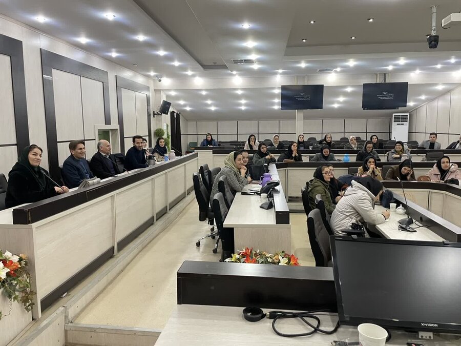 دومین نشست پیشگیری از آسیبهای نوجوانی در بهزیستی سنندج برگزار شد