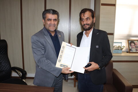 مدیر کل بهزیستی خوزستان از کارکنان جانباز تجلیل کرد
