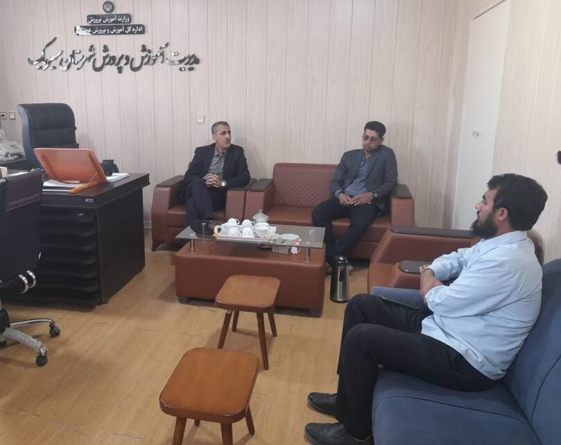 سیریک | نشست مشترک برای حمایت از دانش‌آموزان بازمانده از تحصیل در سیریک