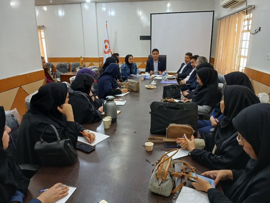 حضور معاون توسعه کارآفرینی بهزیستی خوزستان  در بهزیستی شادگان 