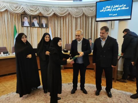 در رسانه| تقویت بنیه های هویتی با غنی سازی اوقات فراغت/ قدردانی استاندار از بهزیستی