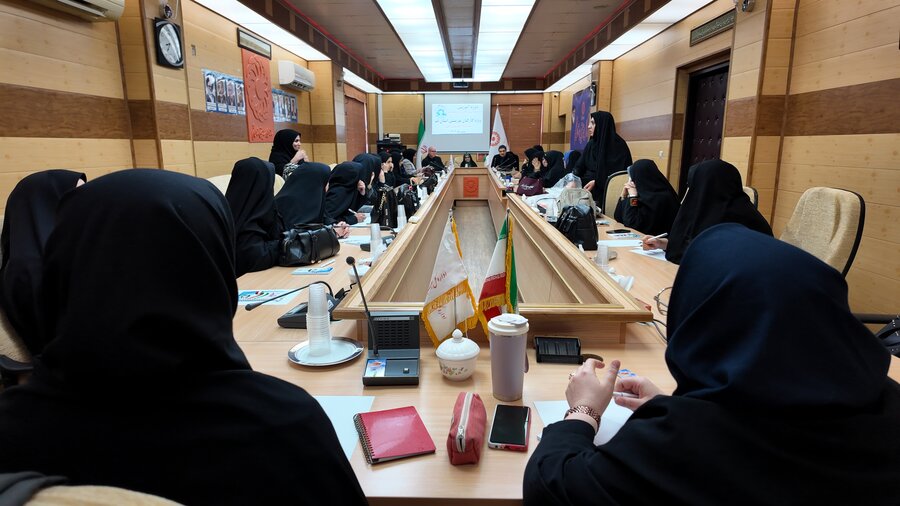 برگزاری دوره آموزشی خودمراقبتی و تابآوری اجتماعی برای بانوان شاغل در بهزیستی قم