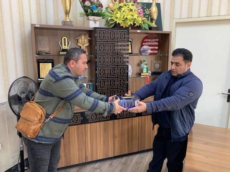 اسلامشهر| اهدای لوازم بهداشتی و آرایشی به مرکز سرپناه گذری آسیب‌دیدگان